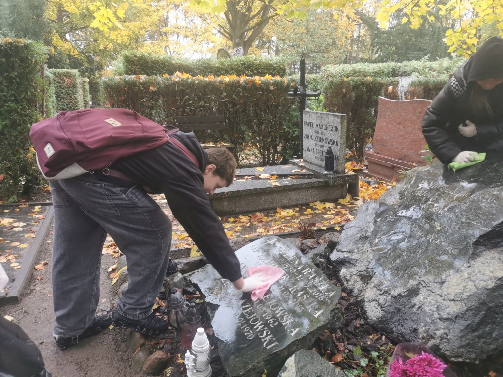 2025-m-przy_grobie_Heleny_R_002.jpg