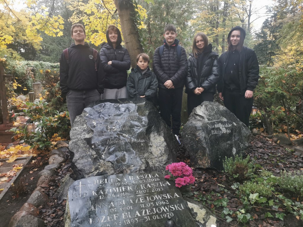 2025-m-przy_grobie_Heleny_R_001.jpg